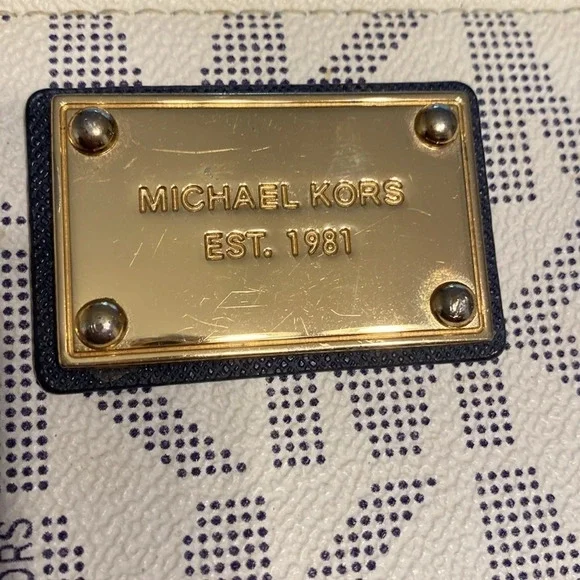 Michael Kors Wallet - Picture 8 of 9